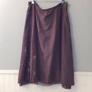 Embroidered skirt with exposed slip